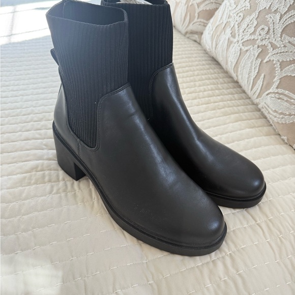 Anne Klein Black Ankle Boots - Picture 1 of 5